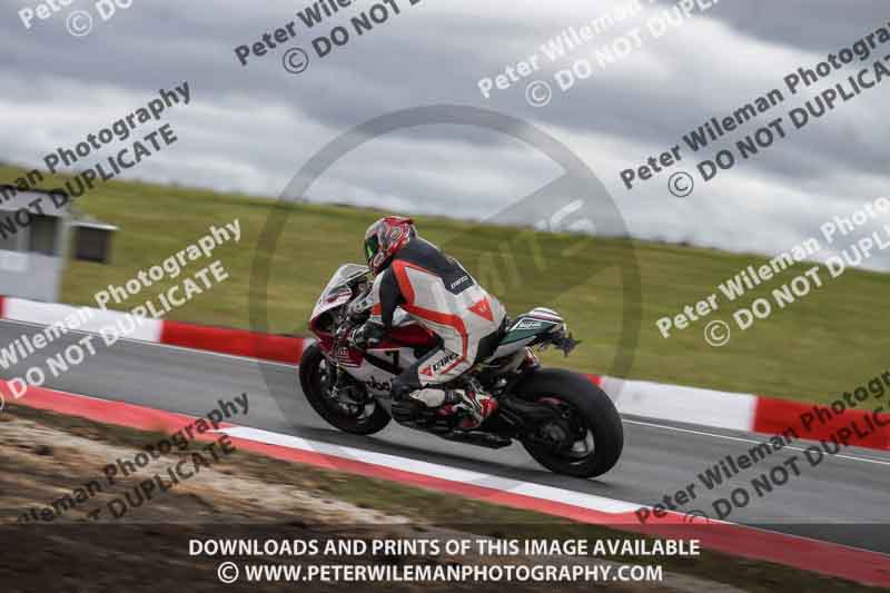 cadwell no limits trackday;cadwell park;cadwell park photographs;cadwell trackday photographs;enduro digital images;event digital images;eventdigitalimages;navarra;no limits trackdays;peter wileman photography;racing digital images;trackday digital images;trackday photos